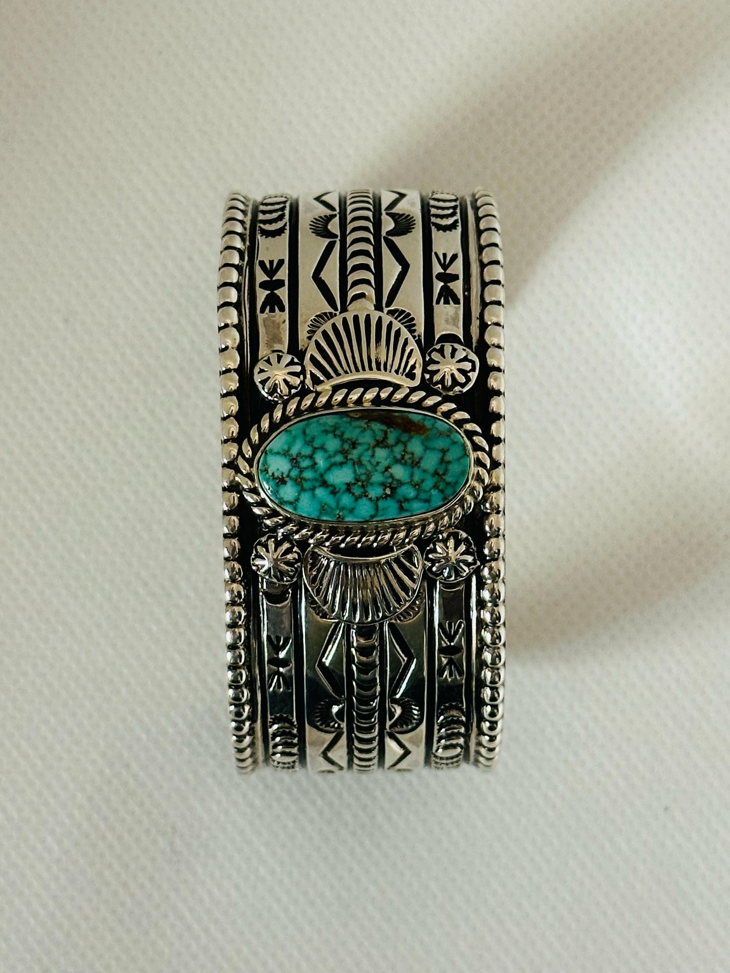1-Stone Kingman Turquoise Storyteller Bracelet By Navajo Artist CHARLES JONSON (TSF).